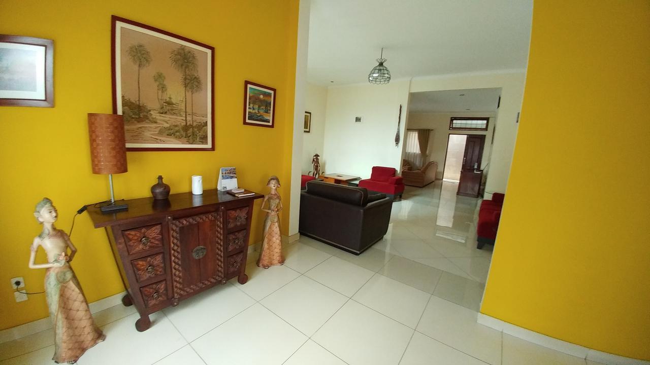Villa Rumah Ibu Dago Bandung Eksteriør bilde